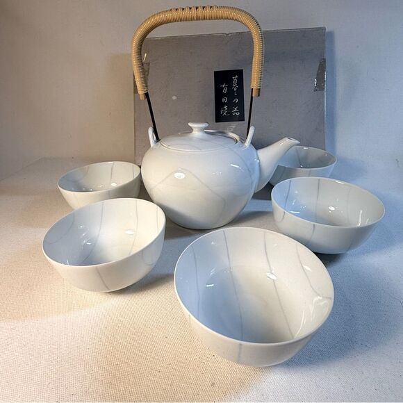 Japanese Arita ware Elegant White and blue porcelain glazed Teapot Set & 5 Cups - Picture 1 of 10